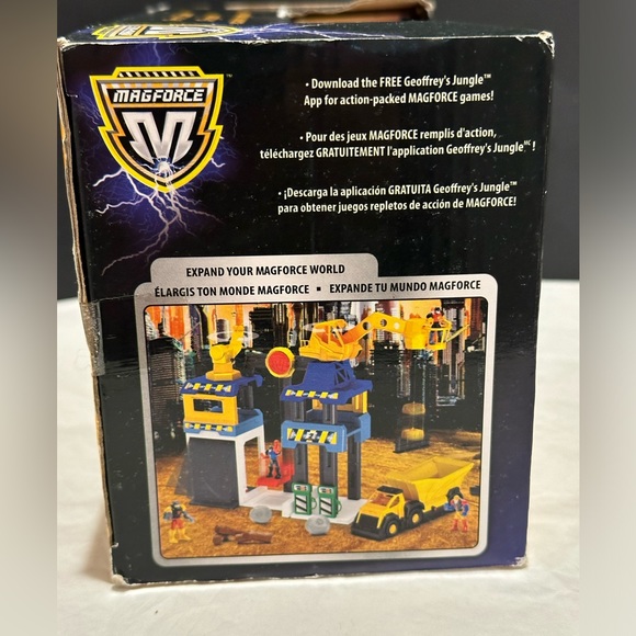 TOYS R US MAGFORCE TERRAIN LOADER 7" TOY VEHICLE MAGNETIC TECHNOLOGY W/ FIGURES - Picture 6 of 8